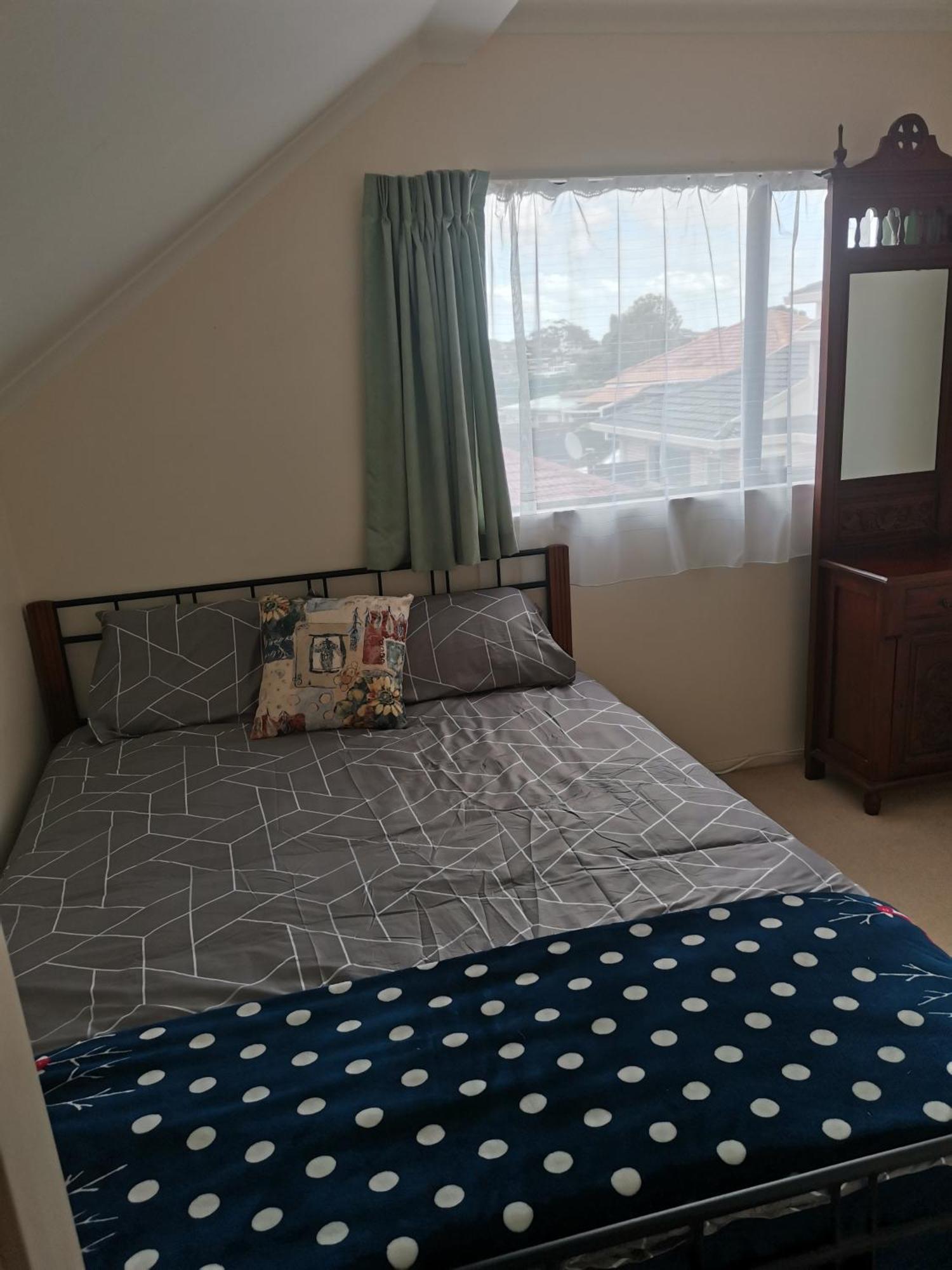 Queen Bed Room3 Near Half Moon Bay * Auckland