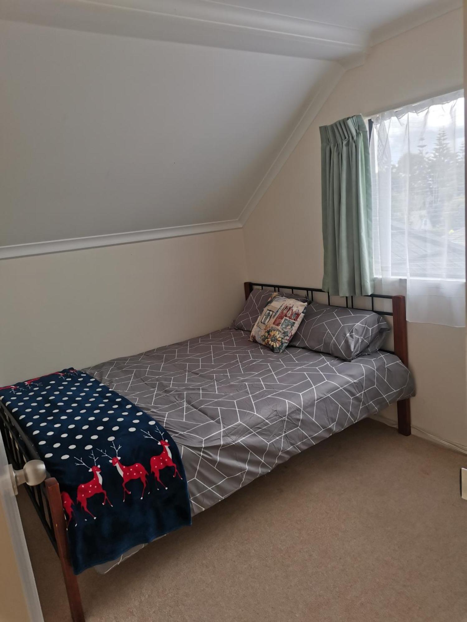 Queen Bed Room3 Near Half Moon Bay Guest house *