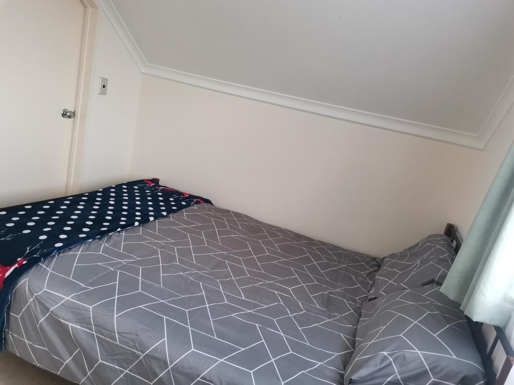 Queen Bed Room3 Near Half Moon Bay * Auckland