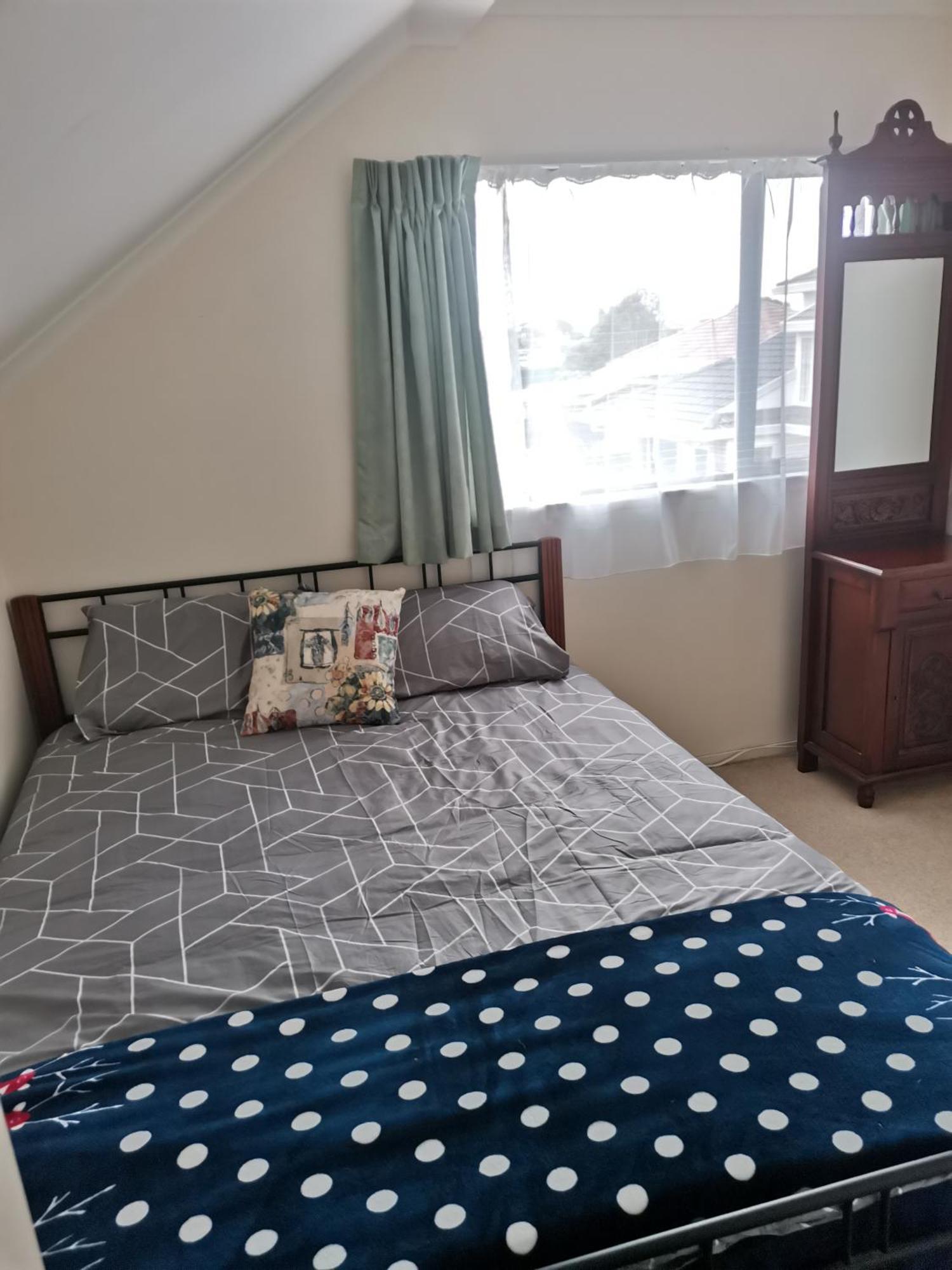 Guest house Queen Bed Room3 Near Half Moon Bay *