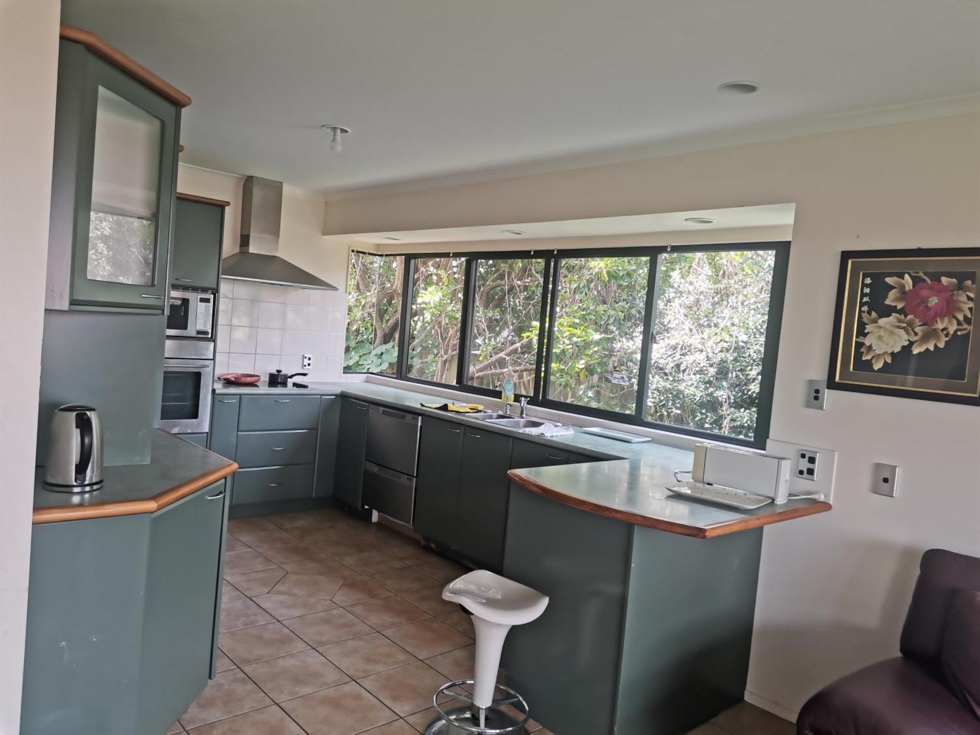 Guest house Queen Bed Room3 Near Half Moon Bay Auckland